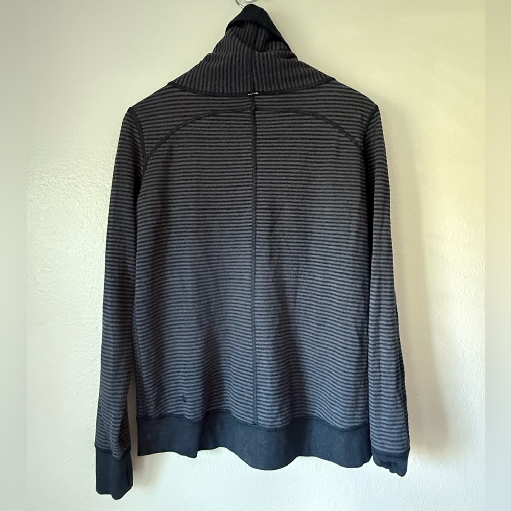 LULULEMON In A Cinch Reversable Cow Neck Pullover - Picture 5 of 6